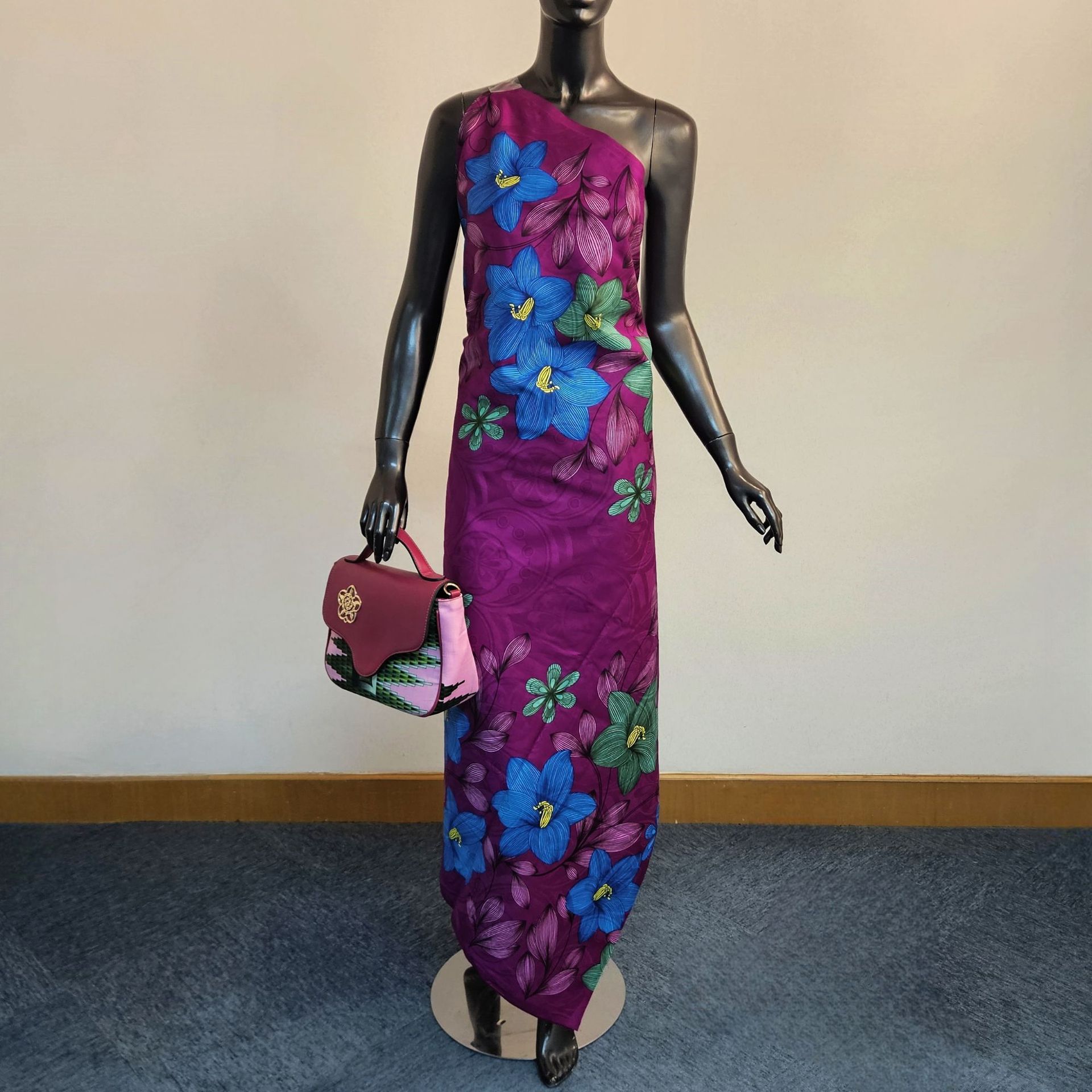 Estampado Floral en tela de ce - Sewing Batik reseña y precio
